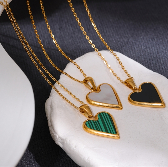 Perfect Natural Shell Heart Pendant Necklace - Picture 4 of 6